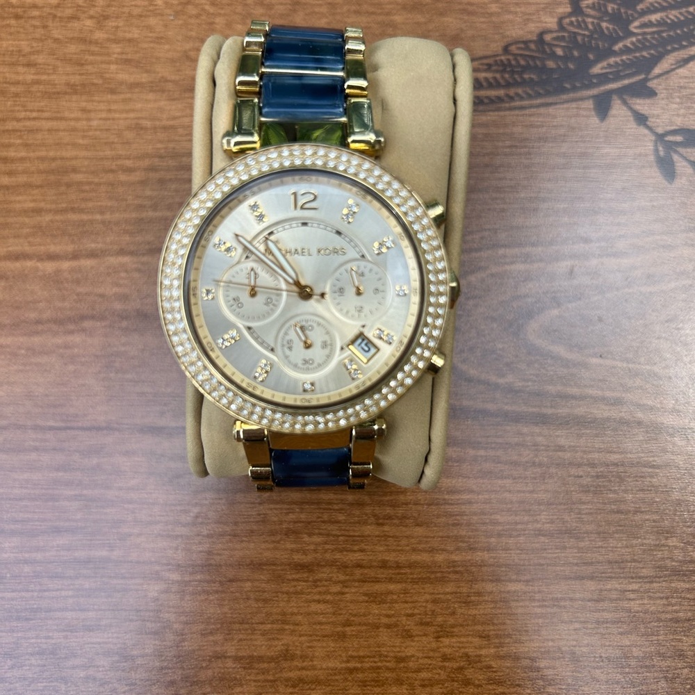 Michael kors woman’s Parker MK6238 Gold Stainless steel quartz watch.